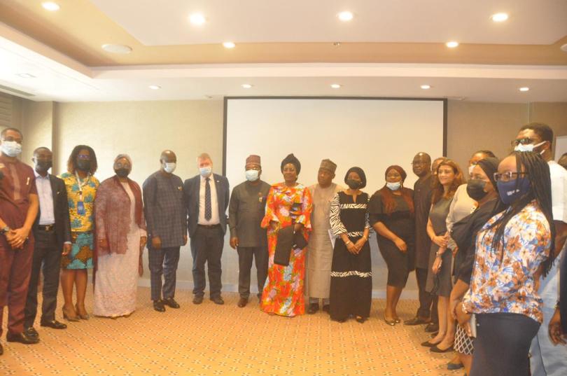  ES with participants at undp-dialogue